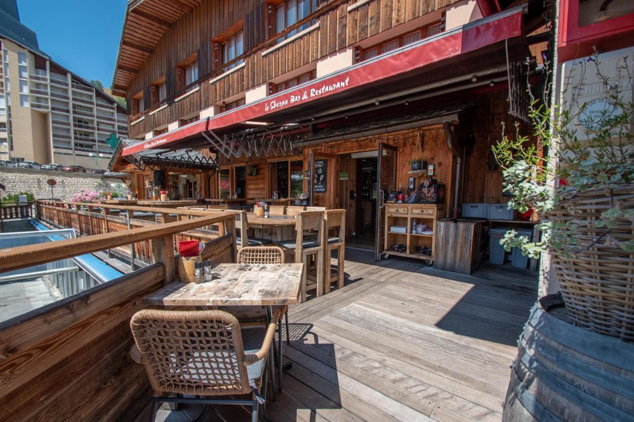 Hotel Le Sherpa เลส์เดอซาลป์ ภายนอก รูปภาพ