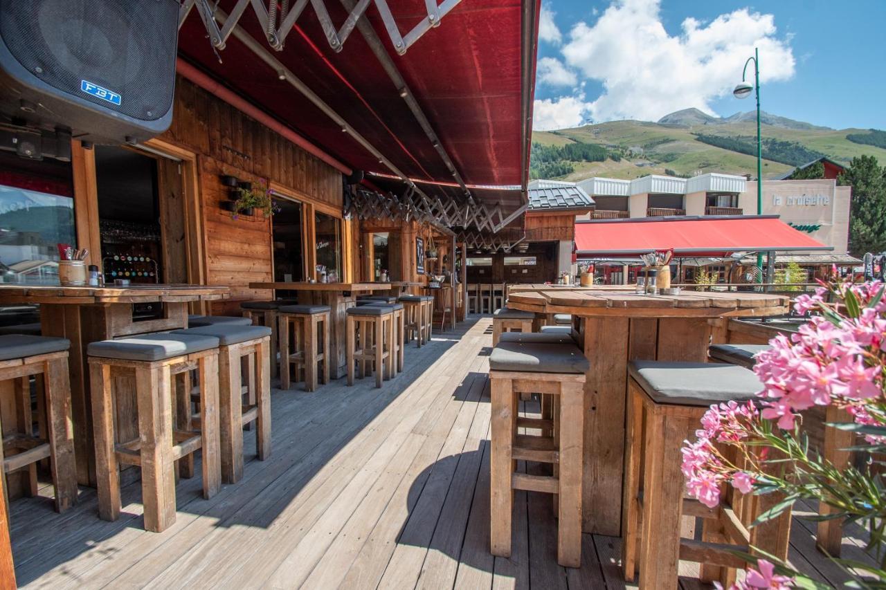 Hotel Le Sherpa เลส์เดอซาลป์ ภายนอก รูปภาพ