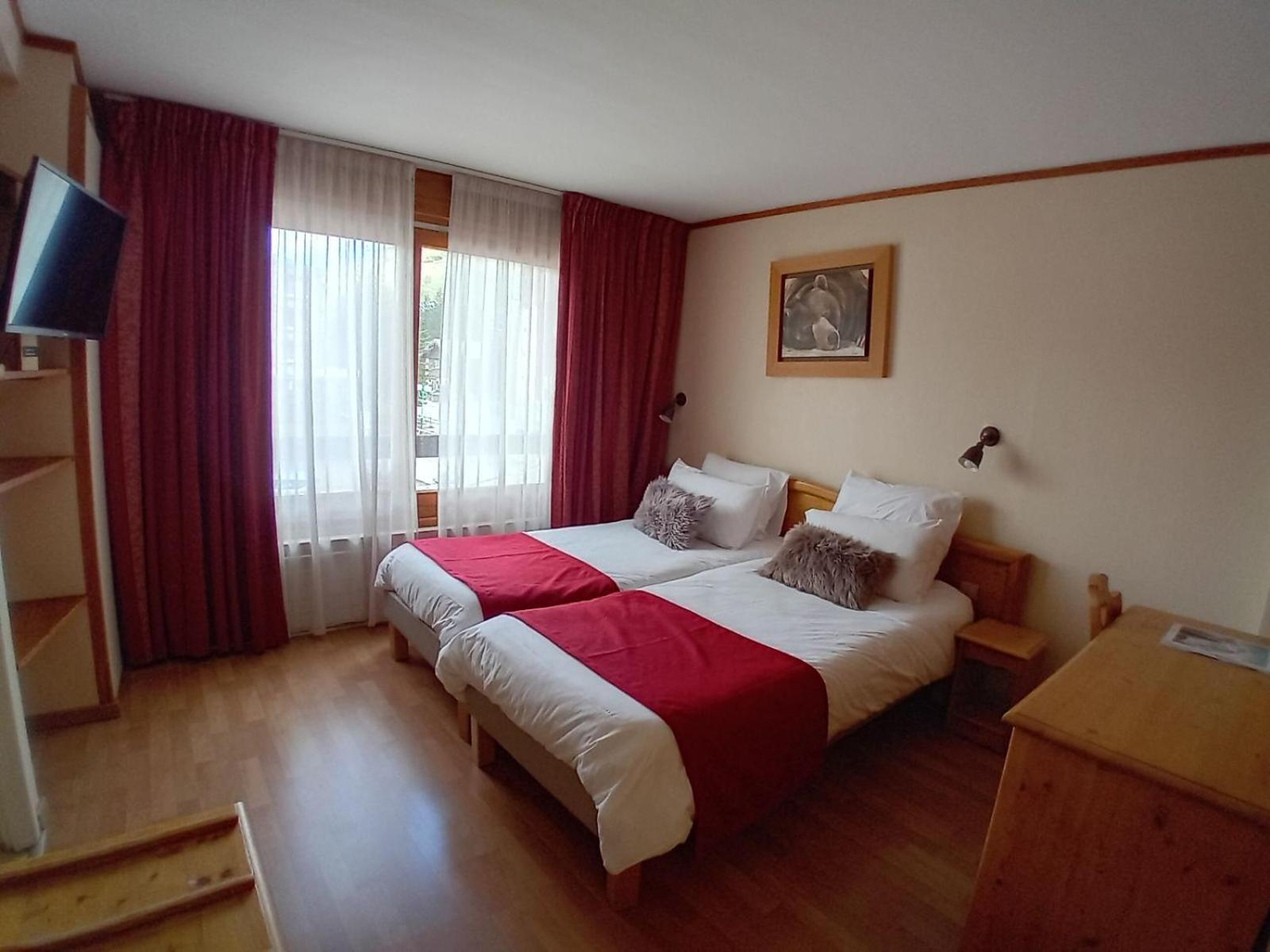 Hotel Le Sherpa เลส์เดอซาลป์ ภายนอก รูปภาพ