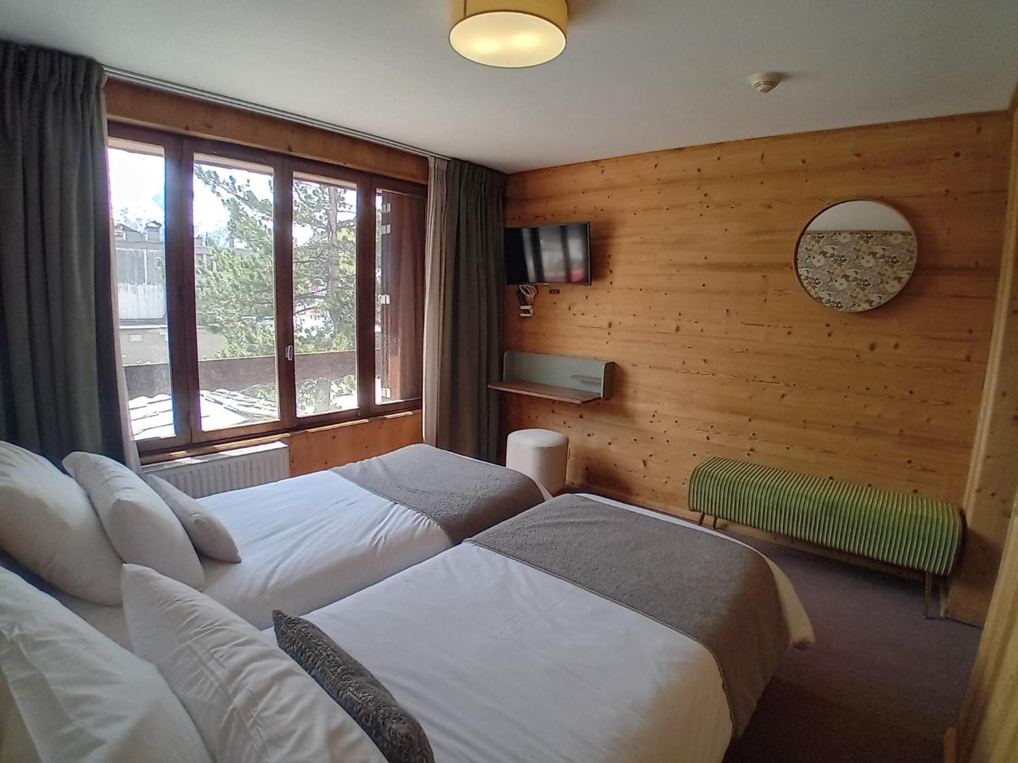 Hotel Le Sherpa เลส์เดอซาลป์ ภายนอก รูปภาพ