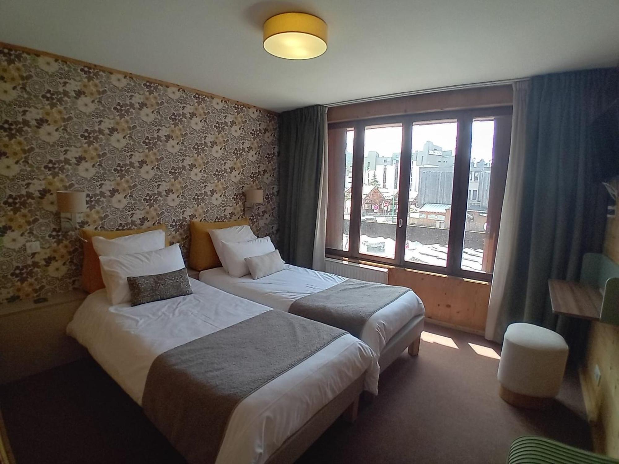 Hotel Le Sherpa เลส์เดอซาลป์ ภายนอก รูปภาพ
