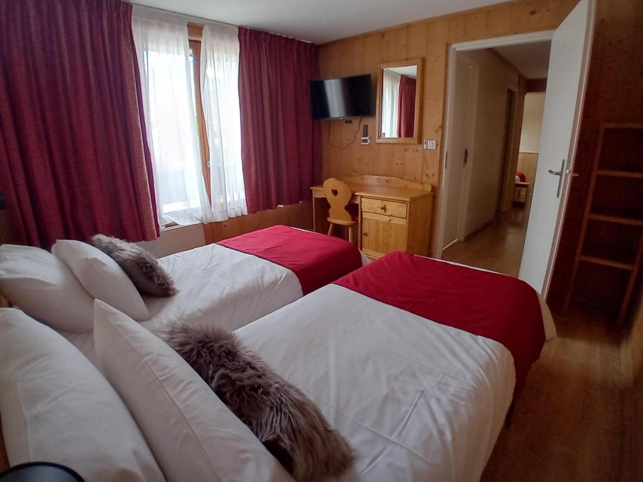 Hotel Le Sherpa เลส์เดอซาลป์ ภายนอก รูปภาพ