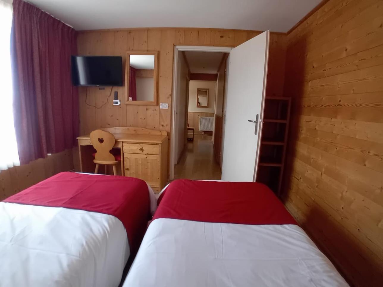 Hotel Le Sherpa เลส์เดอซาลป์ ภายนอก รูปภาพ