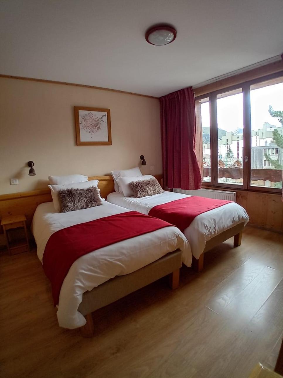 Hotel Le Sherpa เลส์เดอซาลป์ ภายนอก รูปภาพ