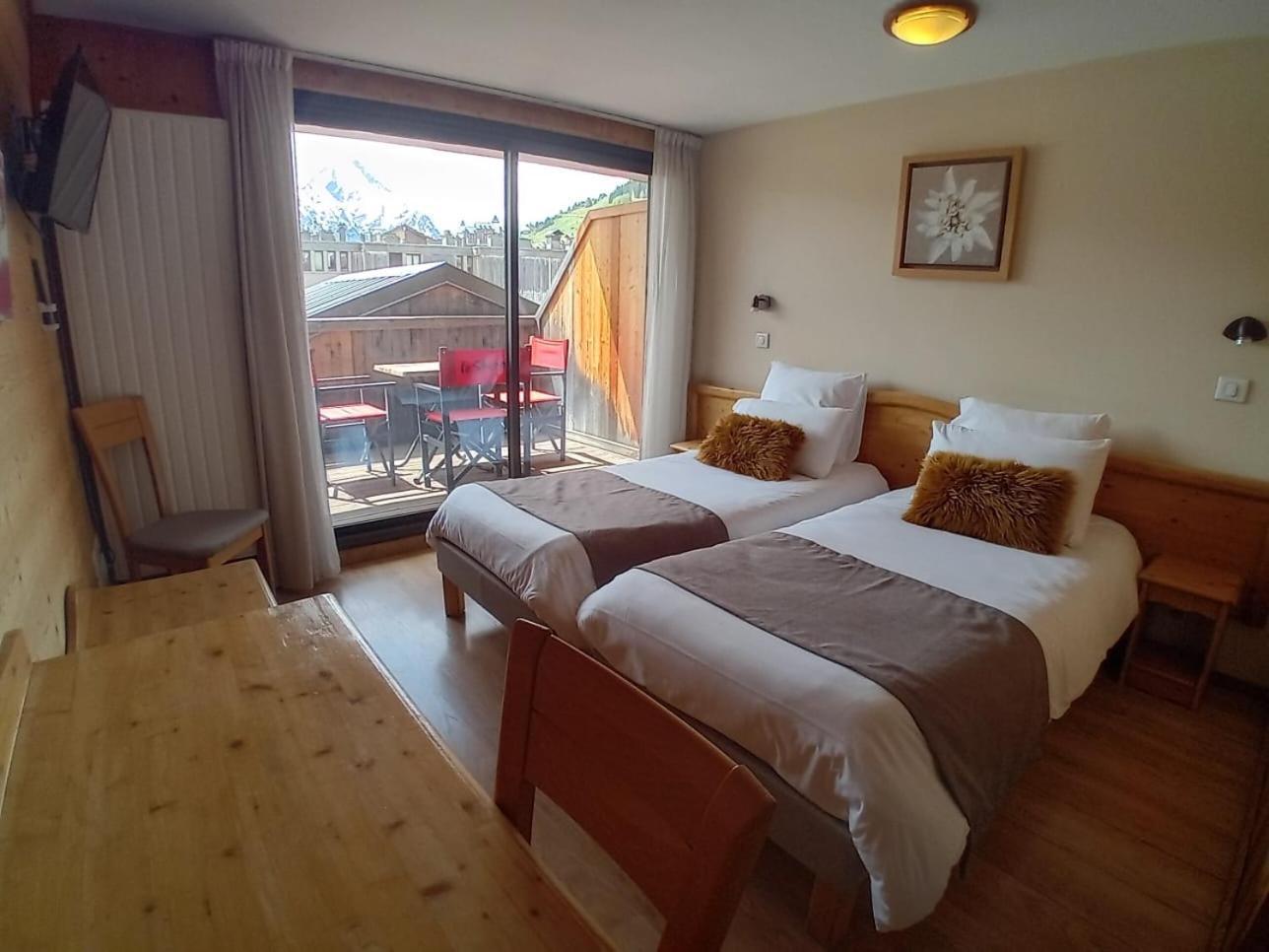 Hotel Le Sherpa เลส์เดอซาลป์ ภายนอก รูปภาพ
