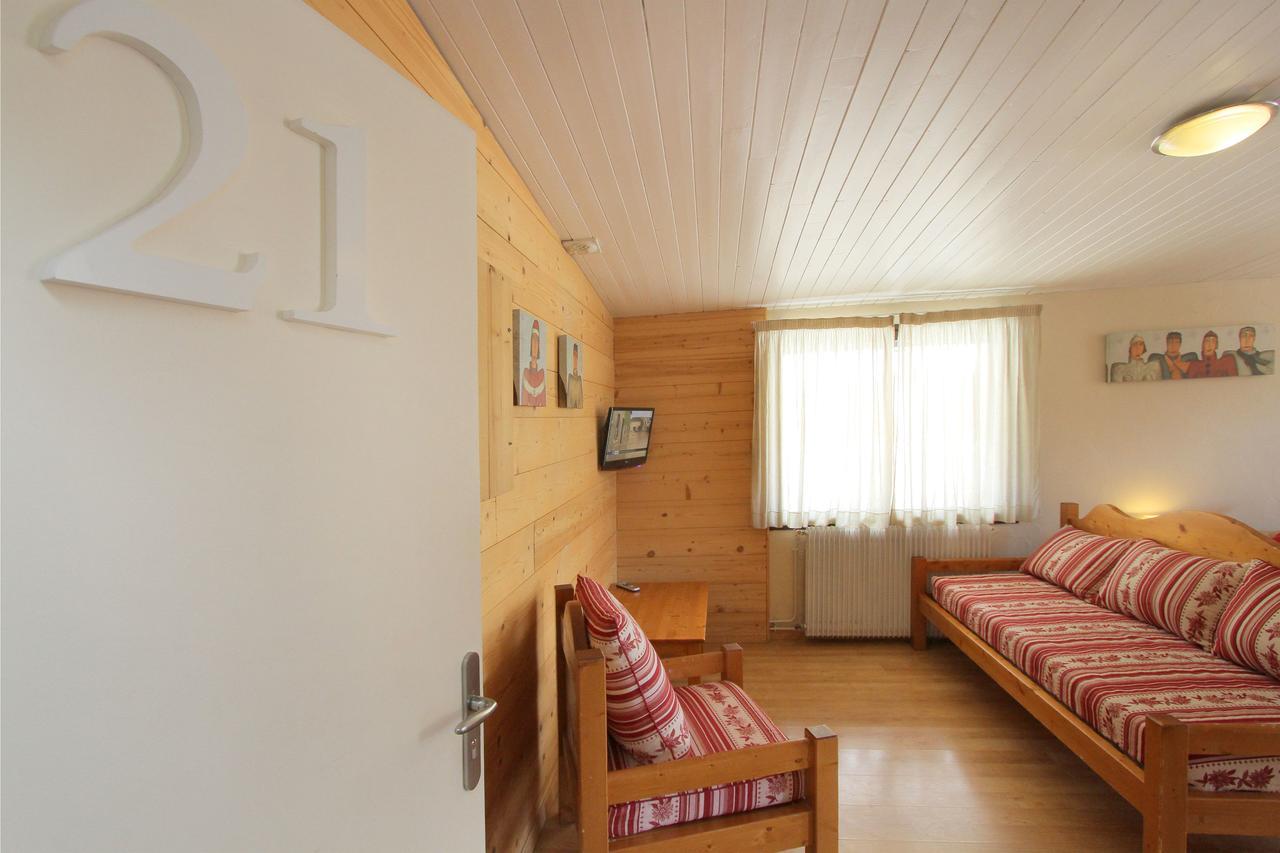 Hotel Le Sherpa เลส์เดอซาลป์ ภายนอก รูปภาพ
